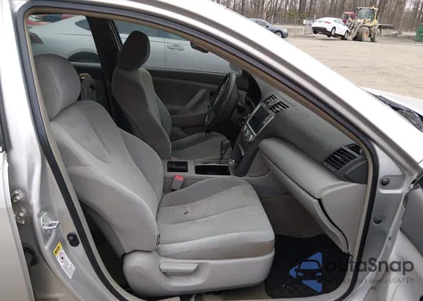 2009 Toyota Camry Le z USA, uszkodzony, nr VIN 4T1BE46K49U890773